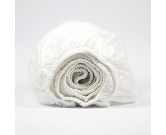 Zářivě bílé saténové prostěradlo z bio bavlny s gumou